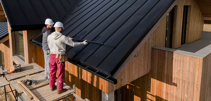 Metal Roof Maintenance in Edmonds